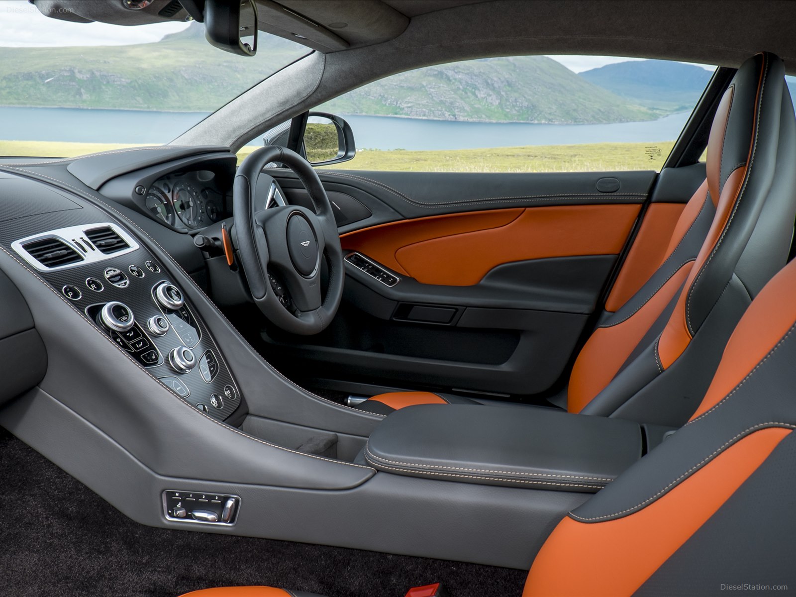 Aston Martin Vanquish 2015